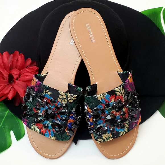 ‼️CLEARANCE‼️ 🍟 Gorgeous Express jeweled slides size 7 🍟 - Picture 7 of 8